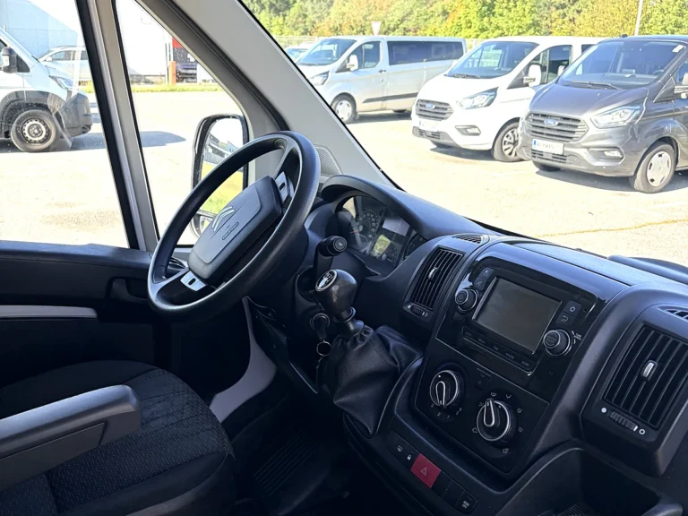MB 82-VBA tovorni L4H3, Citroen Jumper-notranjost