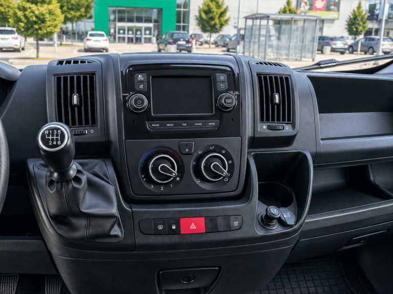 MB BG 082 tovorni L4H2, Citroen Jumper-notranjost