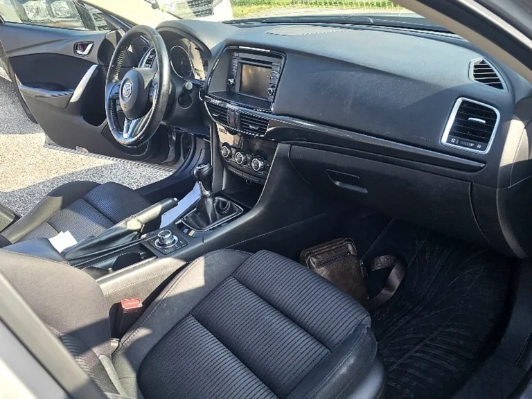 MB ZI-295 osebni, Mazda 6-armaturka+sprednji sedeži