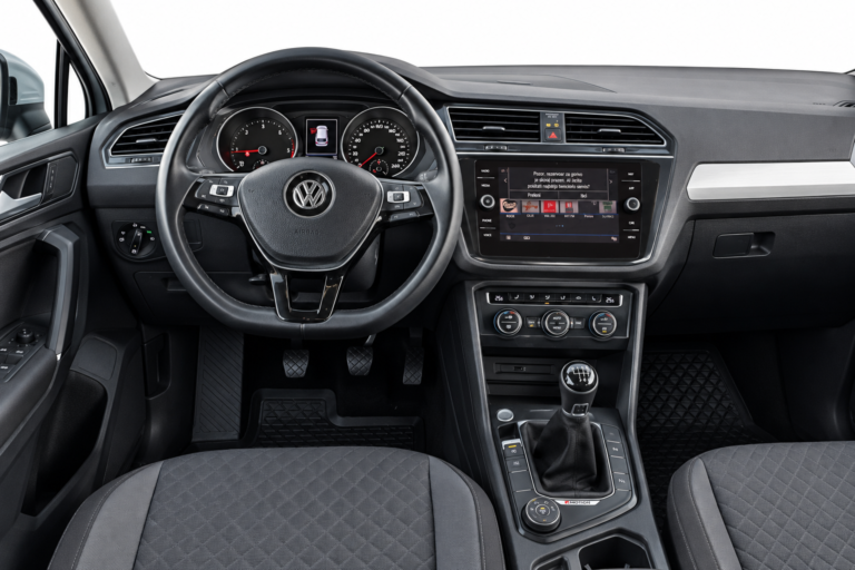 Volkswagen Cockpit in Crisp Detail-notranjost